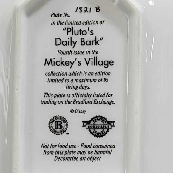Plutos Daily Bark Plate 1821B Mickeys Village 4th Issue Disney Bradford Exchange - Picture 2 of 4